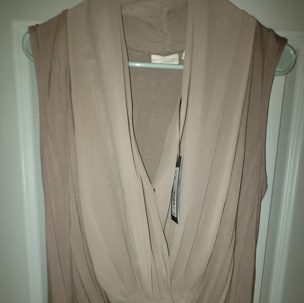 Sleeveless bodysuit blouse